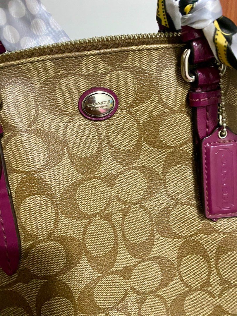 Coach Handbag Alma (Category: Luxury Bags & Wallets) located in Manila. Submitted by ainahbatu71494 (Listing ID 1332990808, Image 2). Description: Type of Bag: Handbag Brand: AUTHENTIC Coach Bag 💯👌🏻 Condition: Preloved ❤️ (9.5 / 10) Color: Brown and Violet Price: 1,399 php 💯 Money back guarantee if proven fake😉 🛑Disclaimer: Color may slightly different in actual due to lightning and camera setting. Manage your expectations as it is preloved