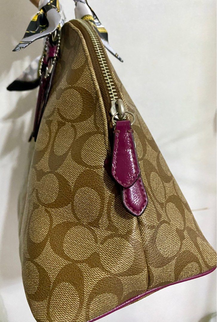 Coach Handbag Alma (Category: Luxury Bags & Wallets) located in Manila. Submitted by ainahbatu71494 (Listing ID 1332990808, Image 3). Description: Type of Bag: Handbag Brand: AUTHENTIC Coach Bag 💯👌🏻 Condition: Preloved ❤️ (9.5 / 10) Color: Brown and Violet Price: 1,399 php 💯 Money back guarantee if proven fake😉 🛑Disclaimer: Color may slightly different in actual due to lightning and camera setting. Manage your expectations as it is preloved