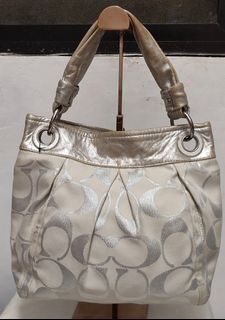 (Category: ) located in . Submitted by wlbags (Listing ID 1332997718, Image 1). Description: .