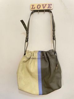 (Kategori: ) berada di . Dikirim oleh eadiani (ID iklan 1332998494, Gambar 1). Deskripsi: .