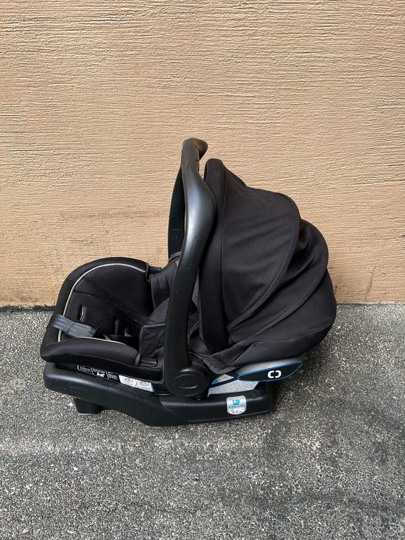Graci Baby newborn Car seat (Category: Car Seats) located in Marikina City. Submitted by pablomiro (Listing ID 1333018913, Image 2). Description: preloved and seldom used Graco Car Seat. perfect fit for any car. rfs: decluttering. malaki na si baby. .