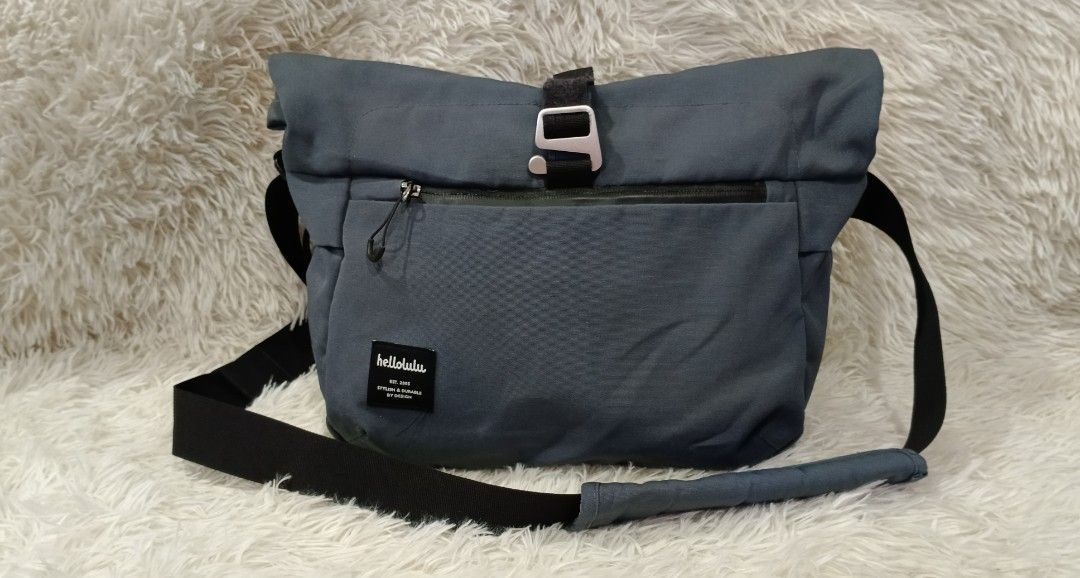 Hellolulu Sling Men s Fashion Bags Sling Bags on Carousell