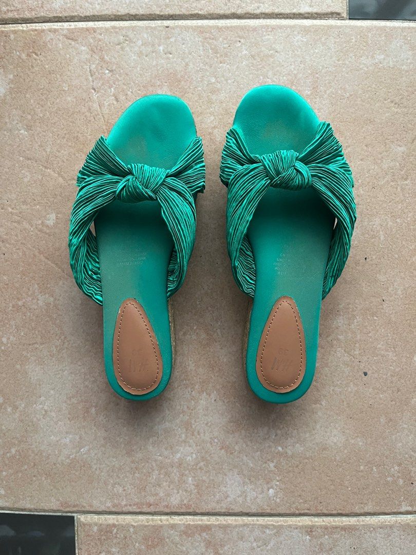 Green flatforms top