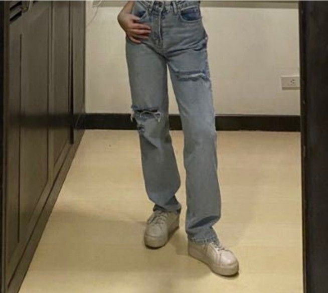 H&M highwaist jeans/pants (Category: Jeans) located in Cavite. Submitted by dumplings12 (Listing ID 1333096279, Image 1). Description: orig price is 1,690 can fit 24-27 super nice neto in actual!! 🫶😘 dm for other photos.
