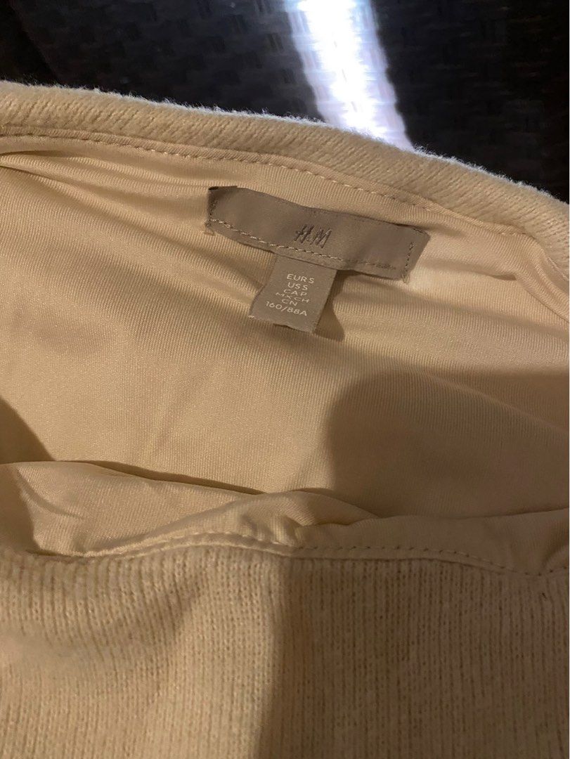 H&M Knitted Dress with slit (Category: Dresses) located in Pasay City. Submitted by Mar1o (Listing ID 1333046191, Image 3). Description: used only once for a vacation trip bought sept 2024 srp: ₱ 1,790 Small on tag but can be fit for medium frame *bottom part is a bit see-through Shipping fee is shoulder by buyer!.