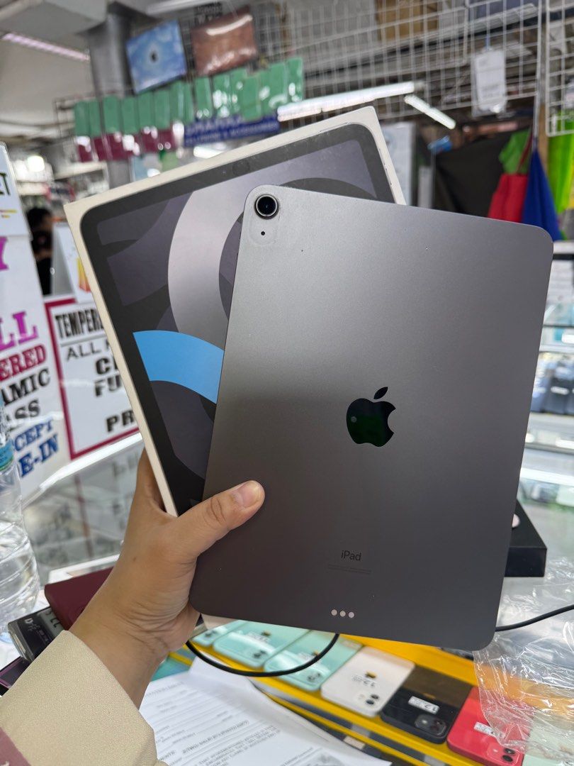 iPad Air 4 64GB WiFi Only (Category: iPad) located in Pasig City. Submitted by fairgadgetshop (Listing ID 1333081277, Image 1). Description: Buy/Sell/Trade/Swap Legit Seller w/ Physical Store Mabilis Kausap Installment via Credit Card, GGives, Gcredit, SPaylater and Billease with additional interest We accepting Brandnew or Secondhand iPad Air 4 64GB Wifi Only 1 Dent lower part posted (di pwede sa maselan) Working Fingerprint/Truetone No hidden A