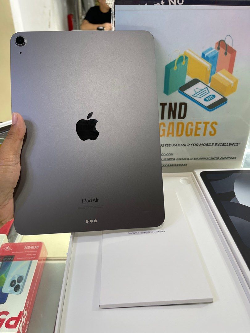Ipad Air 5 256gb wifi (Category: iPad) located in Pasig City. Submitted by melissaomb01623 (Listing ID 1332997363, Image 2). Description: Ipad Air 5 256gb wifi good as new complete with box under warranty till Feb. 2025 💯smooth good condition.
