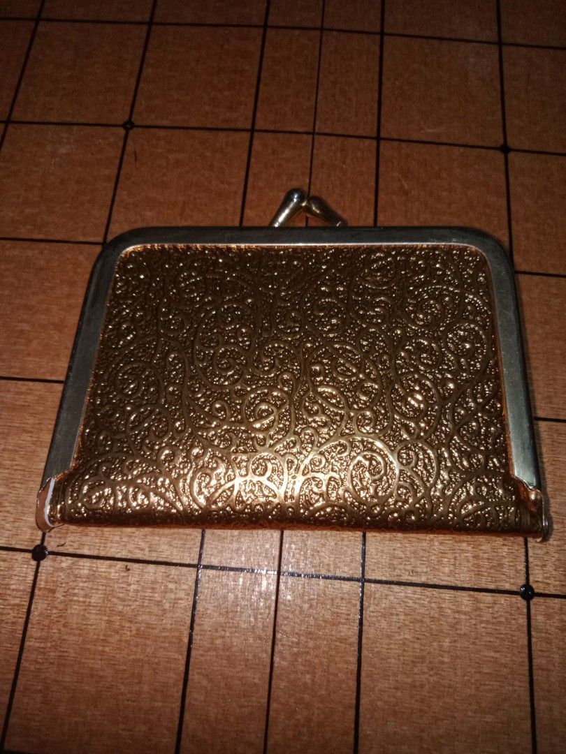 Kiss Lock Sewing Kit (Category: Craft Supplies & Tools) located in San Marcelino. Submitted by tatac1vs (Listing ID 1333146139, Image 2). Description: .