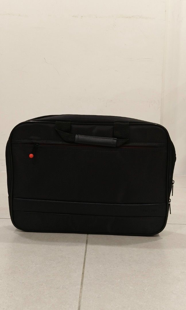 Laptop bag (Category: Laptop Bags & Sleeves) located in Kuching. Submitted by jinnsc (Listing ID 1333106913, Image 1). Description: .