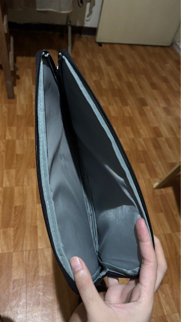 Laptop Sleeve (Category: Laptop Bags & Sleeves) located in Bacoor. Submitted by patrickluwis (Listing ID 1333149834, Image 3). Description: Brand new laptop sleeve. Padded, makapal and smooth zippers. 15inch. Bought online for P399 Rfs: Wrong size.
