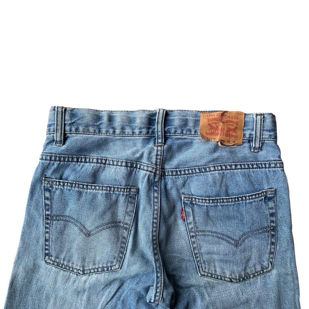 Levis 511 Straight cut denim light blue (Category: Jeans) located in Tolosa. Submitted by pd.clutter (Listing ID 1332986316, Image 3). Description: Size on tag: W28 L28 Actual dimes: W 28-29 Length 38 adjustable waist see last pic Good as new Negotiable Issue: Patch.