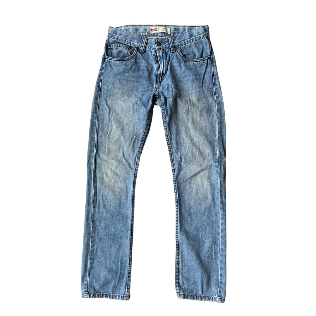Levis 511 Straight cut denim light blue (Category: Jeans) located in Tolosa. Submitted by pd.clutter (Listing ID 1332986316, Image 1). Description: Size on tag: W28 L28 Actual dimes: W 28-29 Length 38 adjustable waist see last pic Good as new Negotiable Issue: Patch.