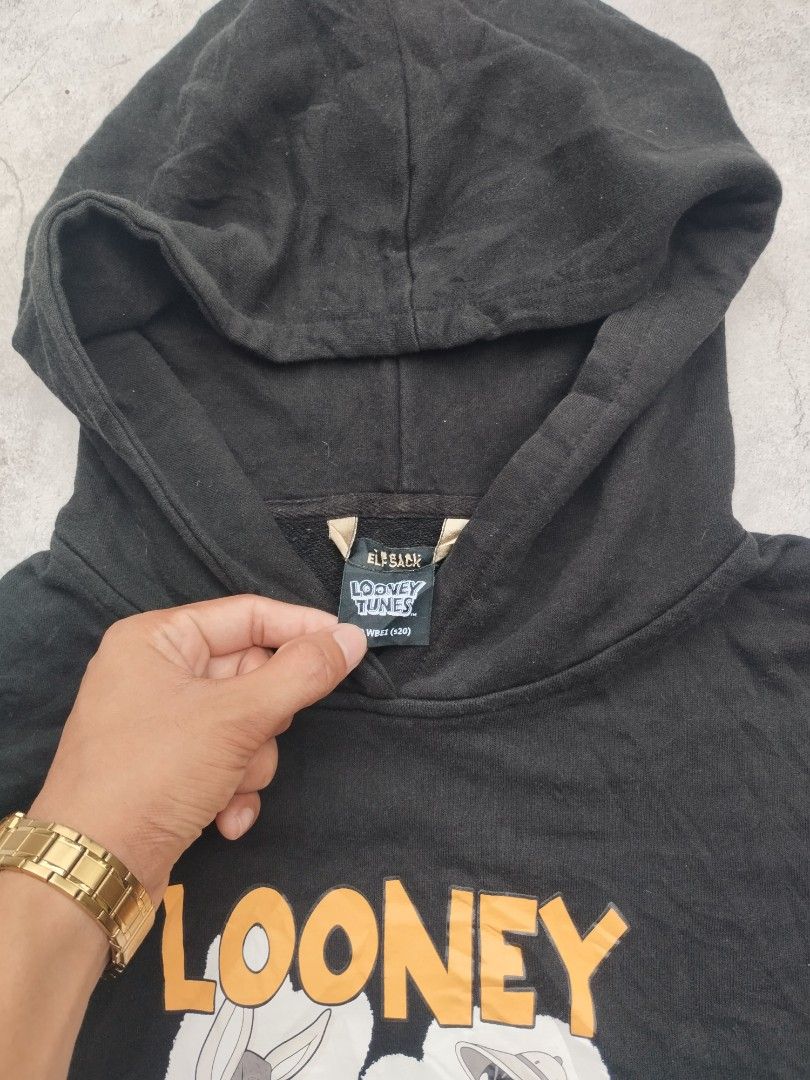 Looney Tunes (Category: Coats, Jackets and Outerwear) located in Cavite. Submitted by martjohn (Listing ID 1333019723, Image 2). Description: Looney Tunes Size : Width : 19 Length : 23 Check details : 9/10.