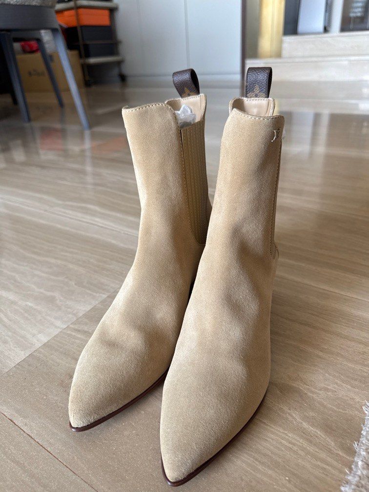 Louis Vuitton beige suede boots Women s Fashion Footwear Boots on Carousell