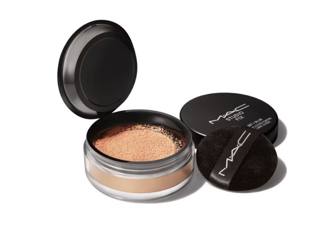 MAC LOOSE POWDER (Category: Makeup) located in Manila. Submitted by ammakeup (Listing ID 1333111956, Image 2). Description: Studio Fix Pro Set + Blur Weightless Loose Powder 1K NALANG (SRP 2200) 900 if dalawa or more bibilin..
