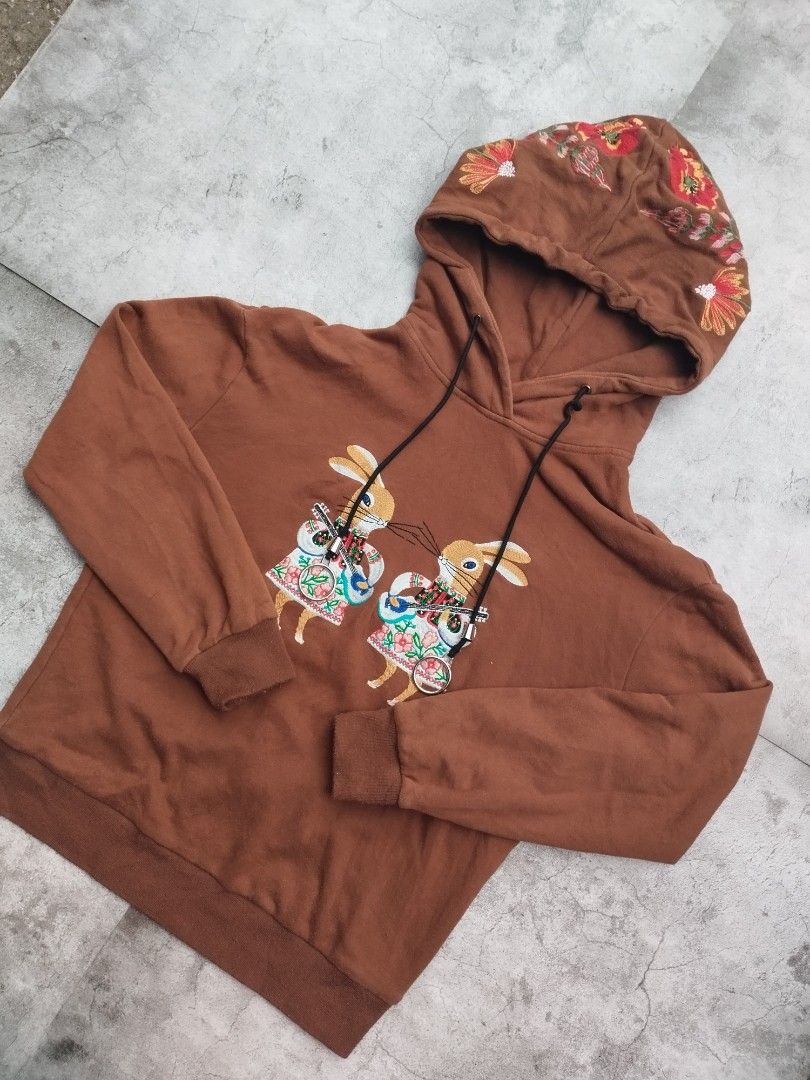 Memory brown (Category: Coats, Jackets and Outerwear) located in Cavite. Submitted by martjohn (Listing ID 1333013986, Image 2). Description: Memory brown Size : Width : 19.5 Length : 22 Check details : 9/10.