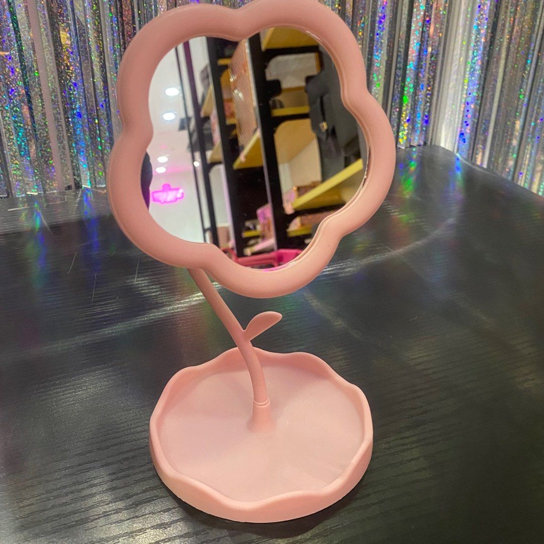 Mini Pink Sunflower Makeup Mirror-0406530002109 (Category: Mirrors) located in Paranaque City. Submitted by gladkingphilippines (Listing ID 1333001946, Image 1). Description: .