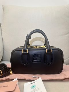 （分類：）位於 。 由 hennycvsop 提交（商品編號 1333114638，圖片 1）。簡介： 。