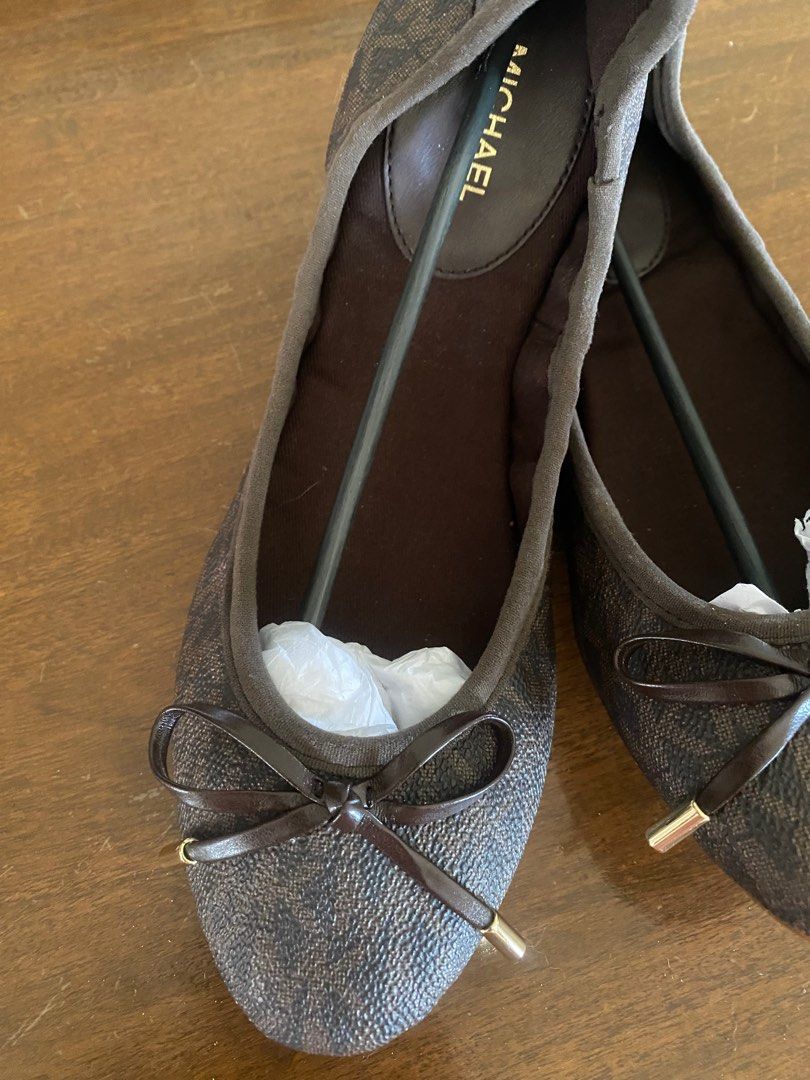 MK flat shoes (Category: Flats & Sandals) located in Tanjay. Submitted by frb79 (Listing ID 1332966730, Image 2). Description: Authentic MK flat shoes Brandnew Size 7 Bought in US Without box.