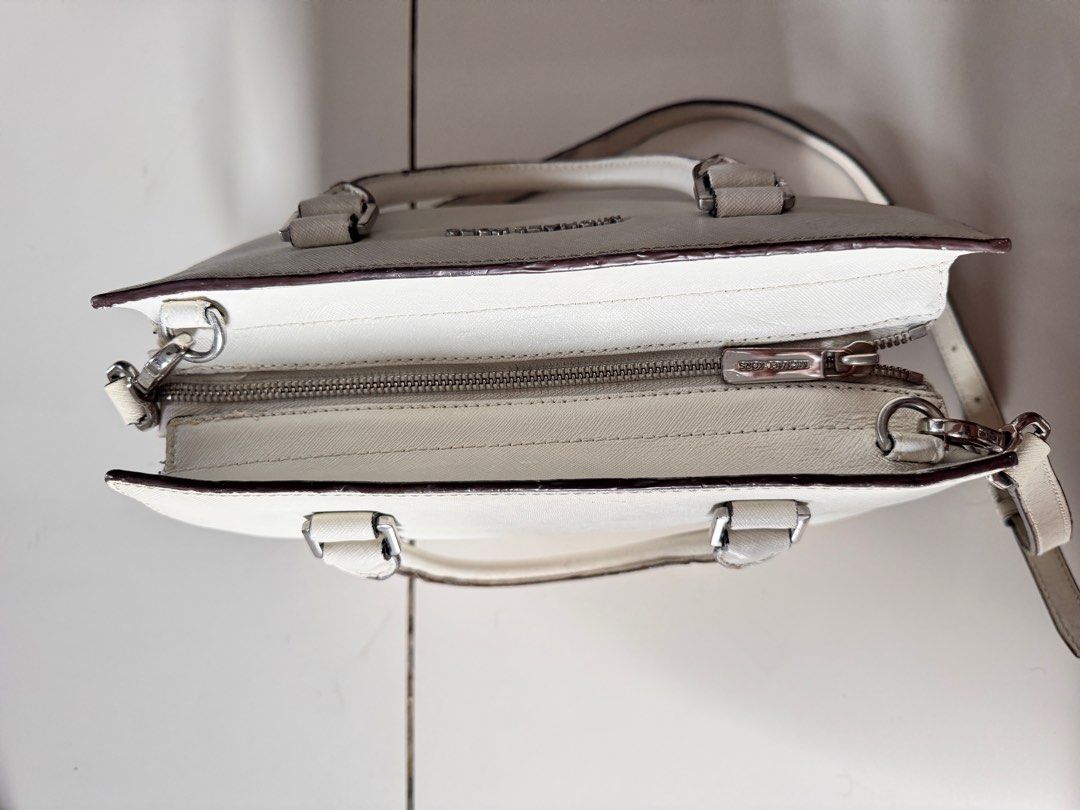 SALE!!! MK hand bag 2 way (Category: Luxury Bags & Wallets) located in Cebu City. Submitted by farahjeani55804 (Listing ID 1332982763, Image 2). Description: Original MK 2 way Hand bag in white Clean exterior Interior lipstick stain can be washed.. Super nice😊.