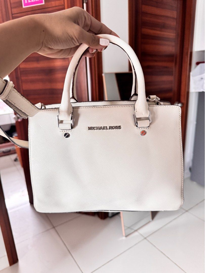SALE!!! MK hand bag 2 way (Category: Luxury Bags & Wallets) located in Cebu City. Submitted by farahjeani55804 (Listing ID 1332982763, Image 1). Description: Original MK 2 way Hand bag in white Clean exterior Interior lipstick stain can be washed.. Super nice😊.
