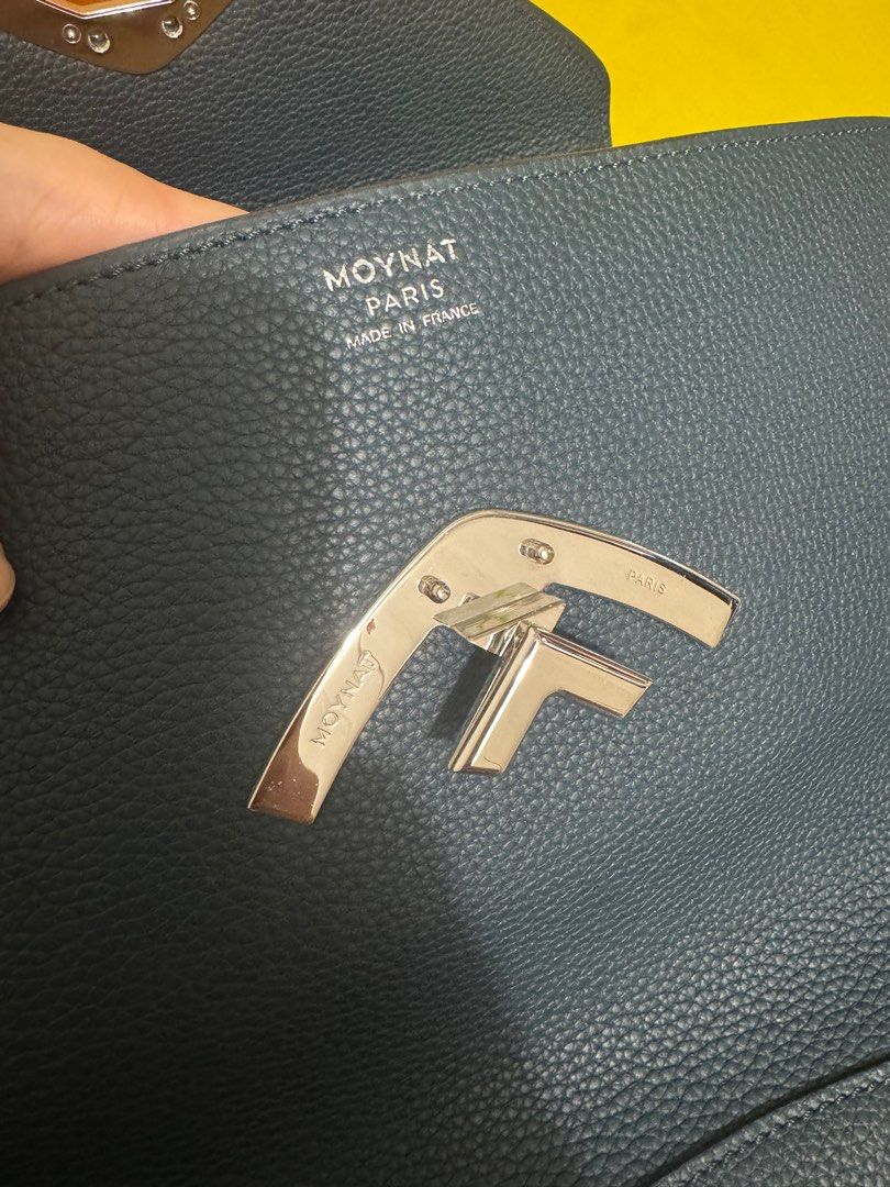 Moynat Paris Gaby Bag MM in Peacock colour, 名牌, 手袋及銀包 Carousell