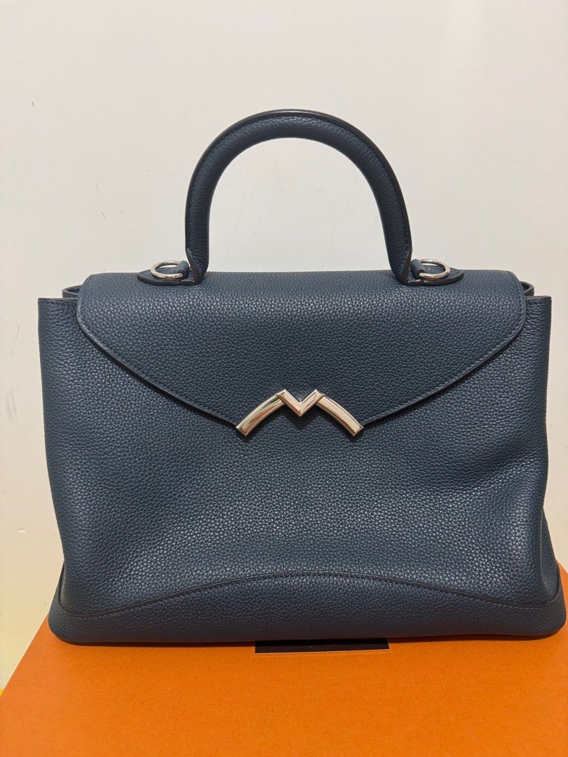 Moynat Paris Gaby Bag MM in Peacock colour, 名牌, 手袋及銀包 Carousell