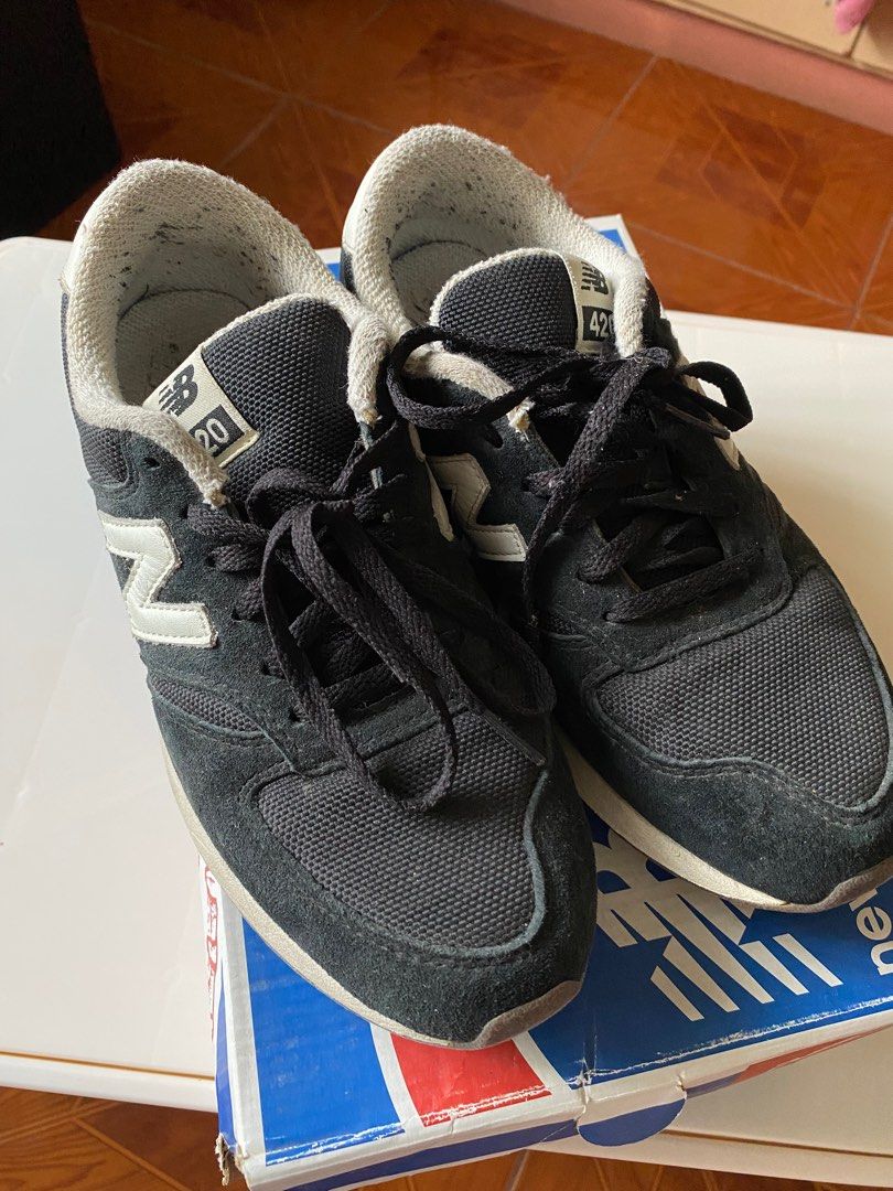 New Balance 430 (Category: Sneakers) located in Mapandan. Submitted by feanner (Listing ID 1332966694, Image 1). Description: US8 / EUR39 No flaws or minor defects Complete with box.