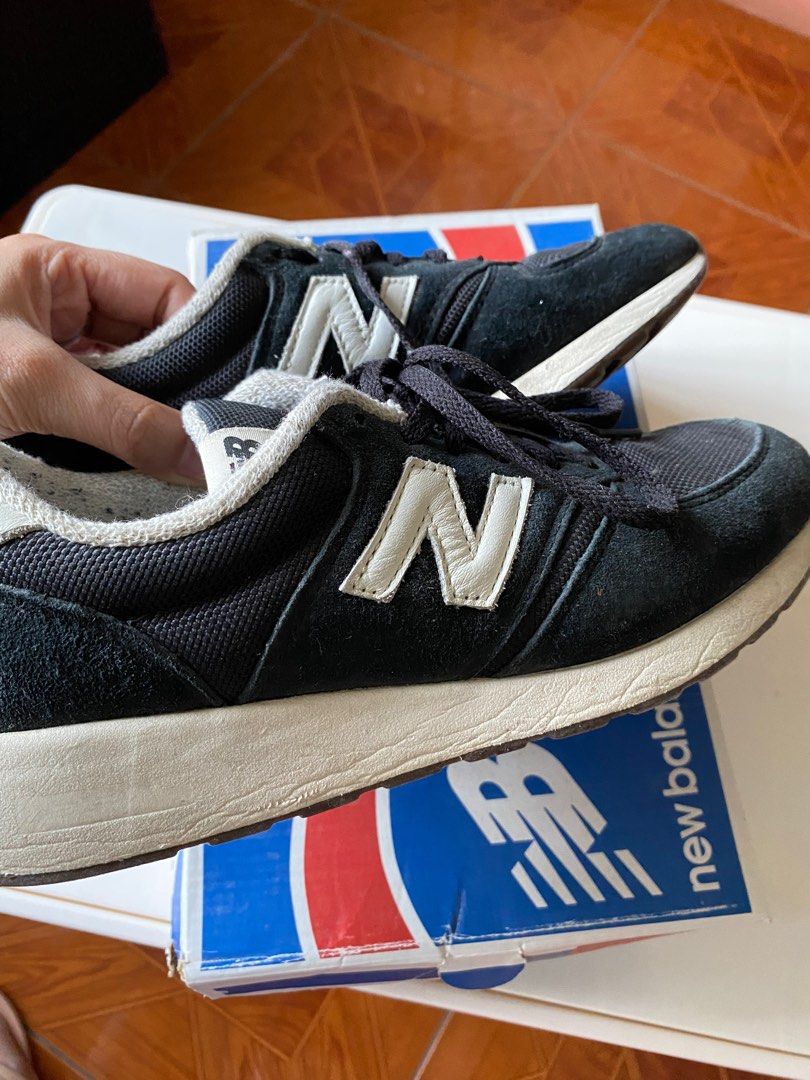 New Balance 430 (Category: Sneakers) located in Mapandan. Submitted by feanner (Listing ID 1332966694, Image 2). Description: US8 / EUR39 No flaws or minor defects Complete with box.