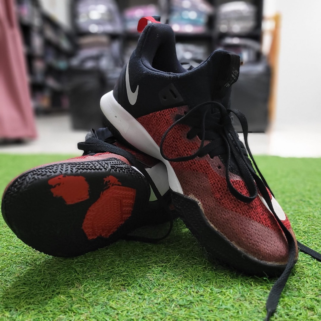 Nike zoom Shift University Red NEGO Fesyen Pria Sepatu Sneakers di Carousell