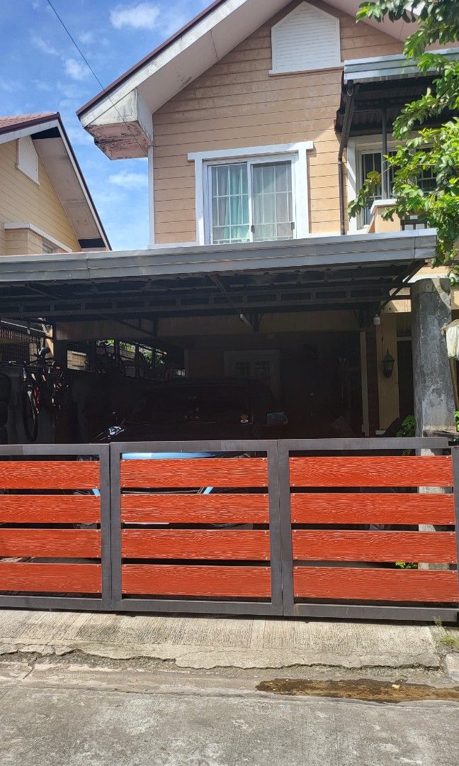 NORTH MADISON PLACE, MALOLOS BULACAN (Category: House & Lot) located in Bulacan. Submitted by jrl1101 (Listing ID 1333005250, Image 3). Description: House and Lot for sale! 205sqm Malapit sa NLEX pa-manila. 24/7 security Malapit sa SB, Hapchan, Mcdo, Shakeys etc. Malapit sa police outpost. Hindi binabaha. Good investment or tirahan kapag gusto niyo. 5 kwarto, 4 sa taas, 1 sa ibaba. 2 garage, 3 sasakyan ang kasya, may garden area rin. 3 CR Price: 