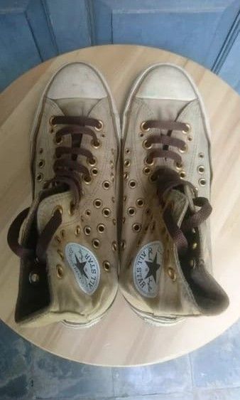 Converse 2 extra holes top