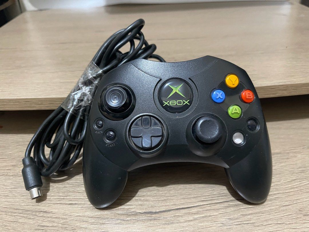 Original xbox controller first gen came from Unit makines intact (Category: Controllers) located in Caloocan City. Submitted by red_rob (Listing ID 1333029068, Image 2). Description: Naka post ang prisyo, 1 pc only Original Microsoft xbox first gen Wired Controller For xbox 1st generation (not for 360 or xbox one) Makinis pa yan Wires is intact, wala nabalatan or nadaga Crisp buttons Good physical condition, no basag or crack My 1st gen xbox cons
