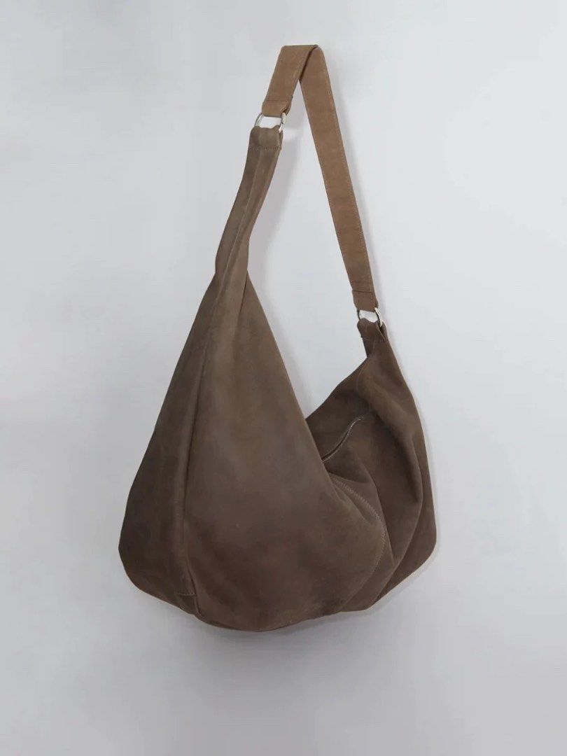 Paloma Wool ✰ No 2194 Big Dry Hobo Tote Shoulder Purse Large Bag Brown Leather (Category: Purses & Pouches) located in Manila. Submitted by stylestealer.phbackup (Listing ID 1333000286, Image 3). Description: ✿ Brand New, Authentic ✿ RTP: P25,200 ✿ ETA: 10-14 Days ✿ Message me for clarifications or questions!.