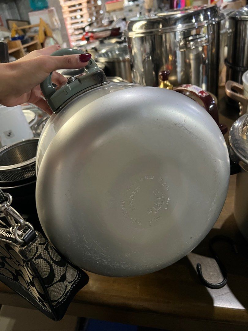 Pressure Cooker- Japan (Category: Cookware & Accessories) located in Manila. Submitted by tjsells.101 (Listing ID 1333051159, Image 1). Description: .