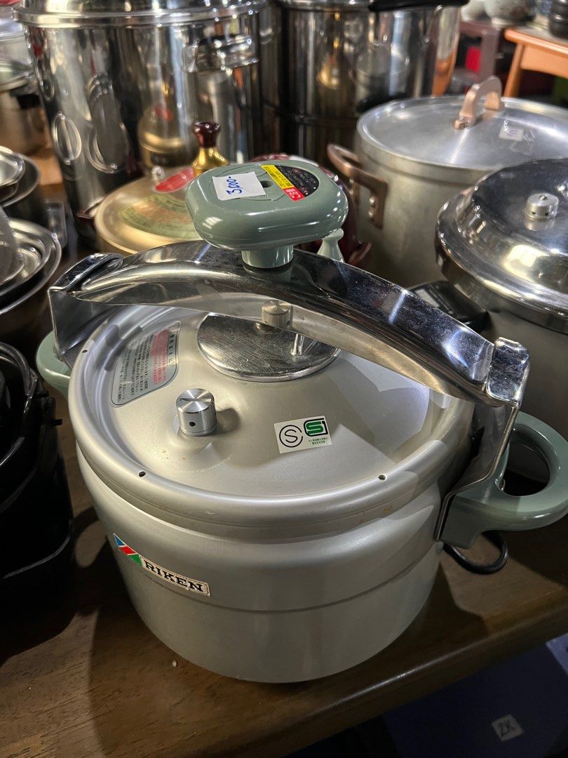 Pressure Cooker- Japan (Category: Cookware & Accessories) located in Manila. Submitted by tjsells.101 (Listing ID 1333051159, Image 2). Description: .