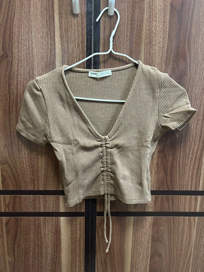 Pull and bear top, 女裝, 上衣, 背心 Carousell