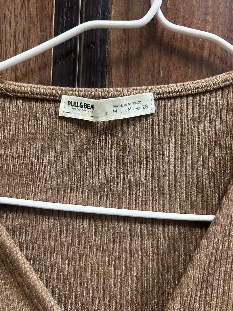 Pull and bear top, 女裝, 上衣, 背心 Carousell