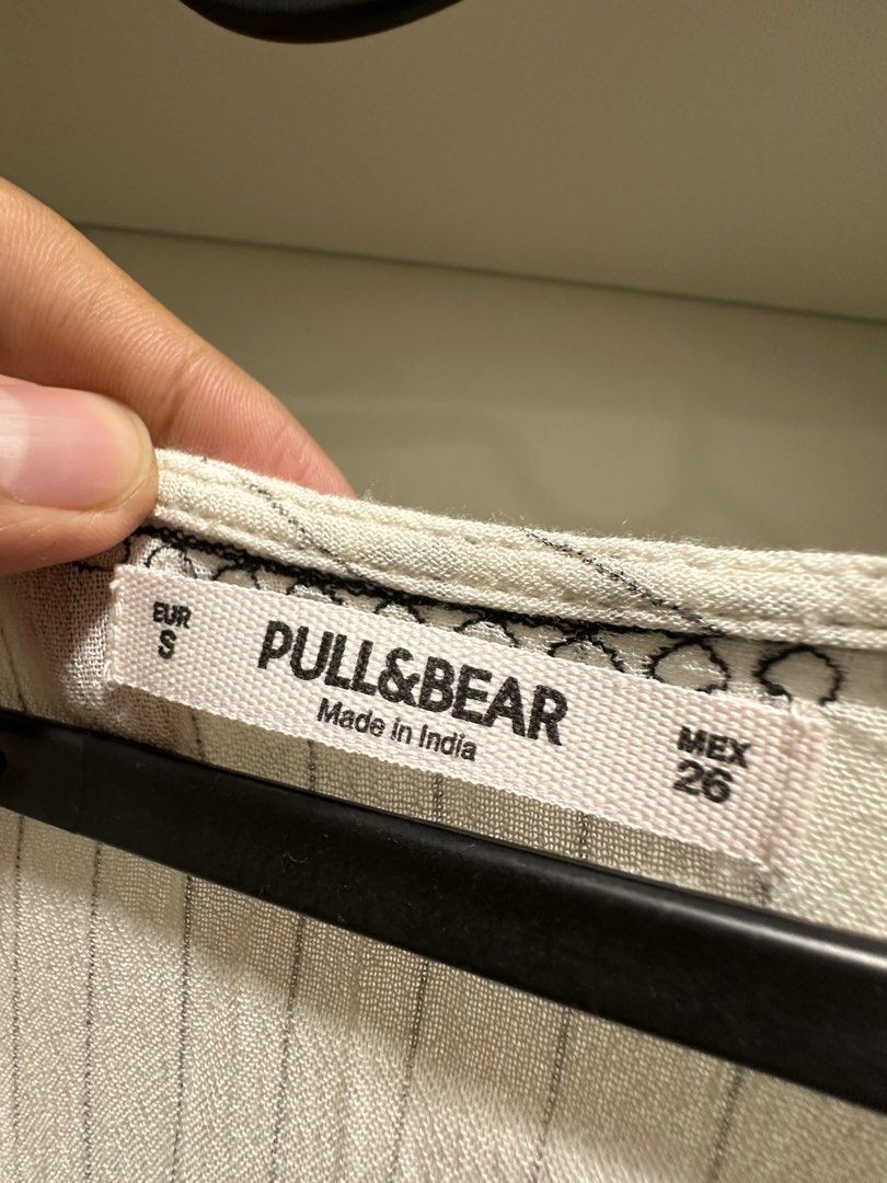 PULL&BEAR Jumpsuits (Category: Jumpsuits) located in Kuala Lumpur. Submitted by ntsho_ (Listing ID 1333100642, Image 2). Description: .