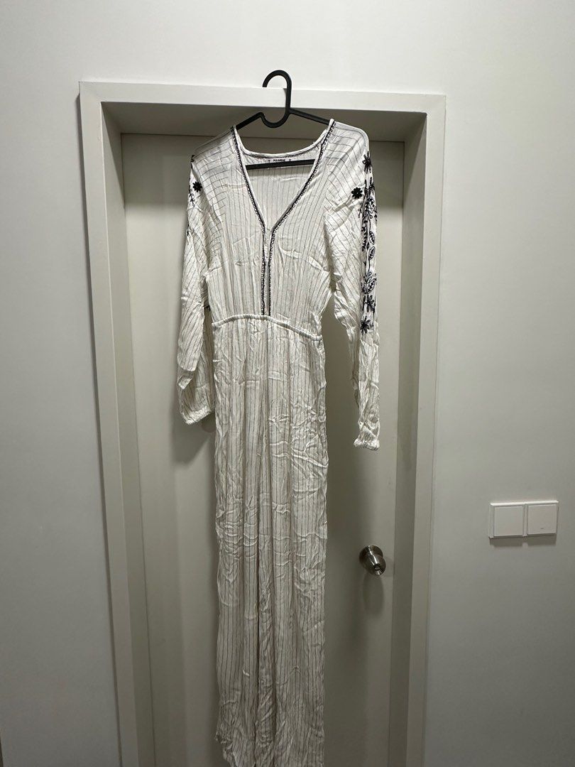 PULL&BEAR Jumpsuits (Category: Jumpsuits) located in Kuala Lumpur. Submitted by ntsho_ (Listing ID 1333100642, Image 1). Description: .