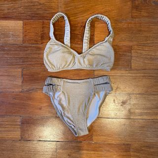 (Category: ) located in . Submitted by macydeclutters (Listing ID 1333086490, Image 1). Description: .