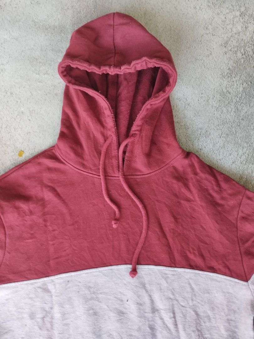 Stripe (Category: Coats, Jackets and Outerwear) located in Cavite. Submitted by martjohn (Listing ID 1333012943, Image 3). Description: Maron stripe Size : Width : 21 Length : 26 Check details : 9/10.