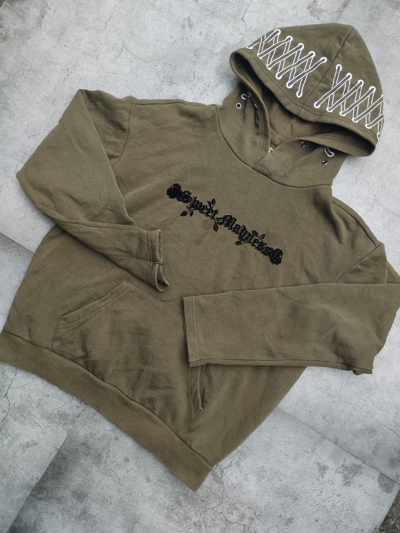 Sweet madness (Category: Coats, Jackets and Outerwear) located in Cavite. Submitted by martjohn (Listing ID 1333013587, Image 3). Description: Sweet madness Size : Width : 20.5 Length : 23 Check details : 9/10.