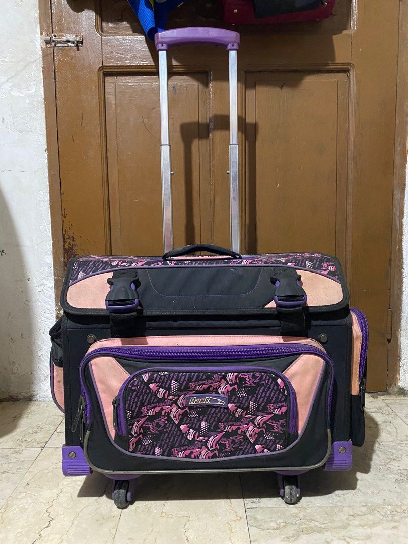 Trolly hawk bag (Category: Strollers) located in Taguig. Submitted by rean_christelle (Listing ID 1333128358, Image 1). Description: Need lang ng laba .