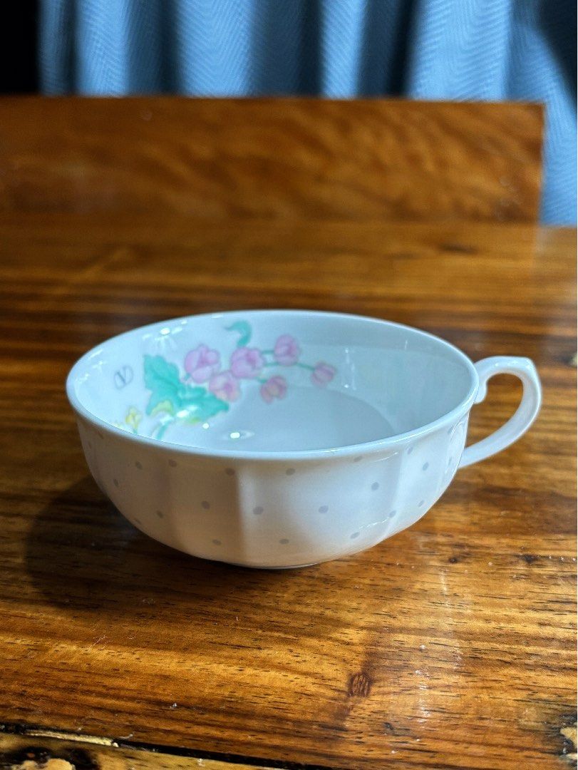 Valentino Garavani Cup (wide) (Category: Coffee & Tea Tableware) located in Leyte. Submitted by lovesikwate (Listing ID 1333066281, Image 1). Description: .