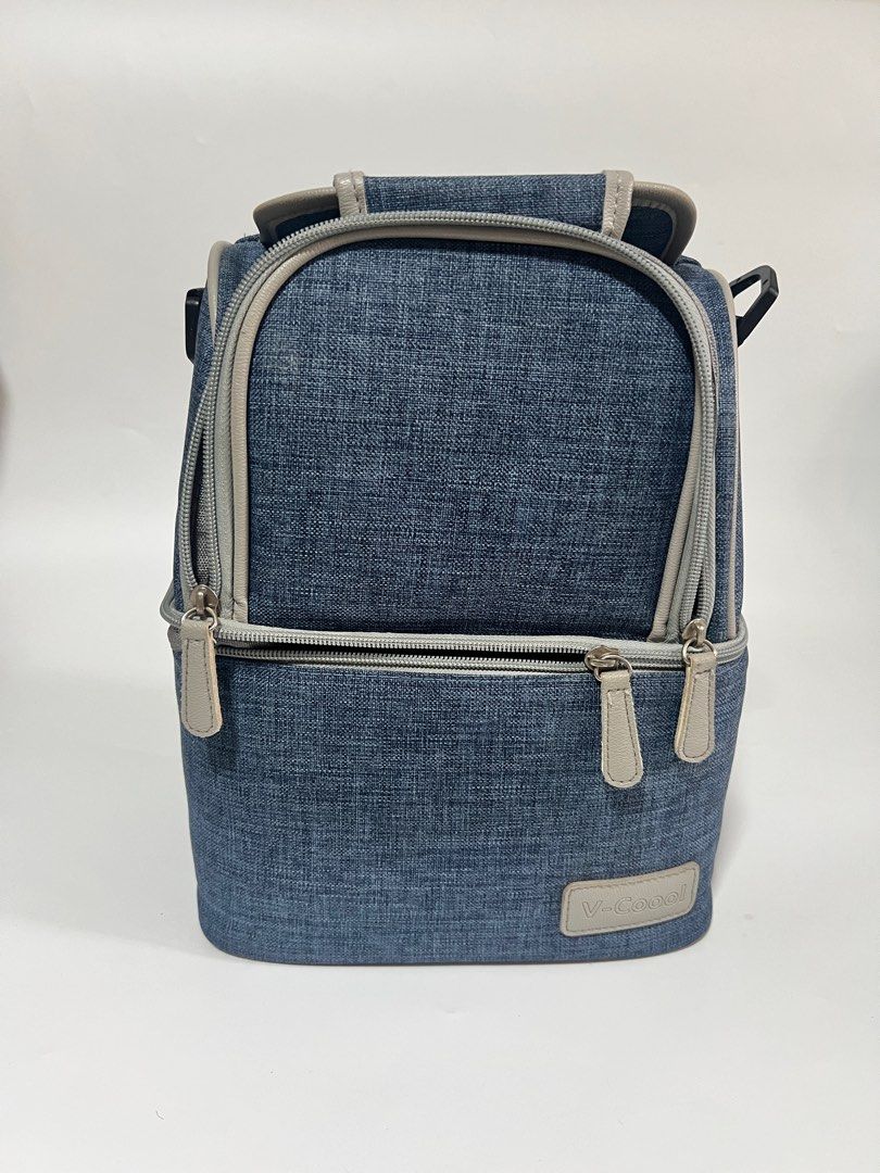 Vcool Insulated Bag (Category: Breastfeeding & Bottle Feeding) located in Paranaque City. Submitted by closetclub308 (Listing ID 1332973798, Image 1). Description: Vcool Bag ✨lightly used (missing strap) Insulated at the bottom and can fit pump and parts on top .