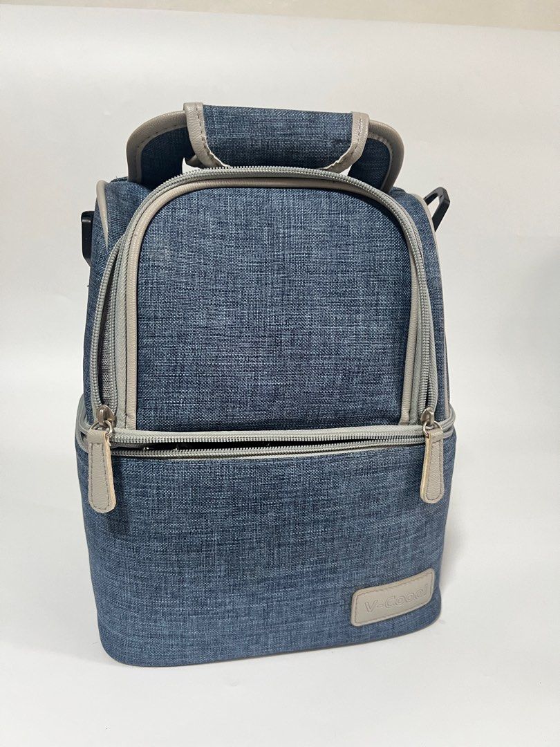 Vcool Insulated Bag (Category: Breastfeeding & Bottle Feeding) located in Paranaque City. Submitted by closetclub308 (Listing ID 1332973798, Image 3). Description: Vcool Bag ✨lightly used (missing strap) Insulated at the bottom and can fit pump and parts on top .