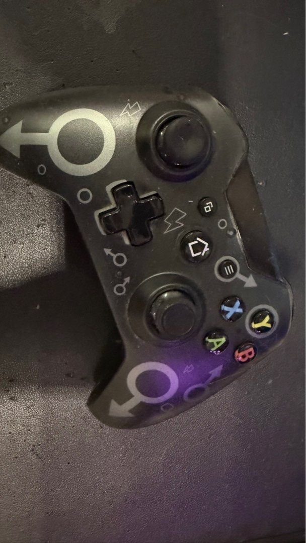 Wireless controller (Category: Controllers) located in Singapore. Submitted by leotighe (Listing ID 1333067206, Image 1). Description: Xbox controller bought from amazon.jp used for several years，in good condition.