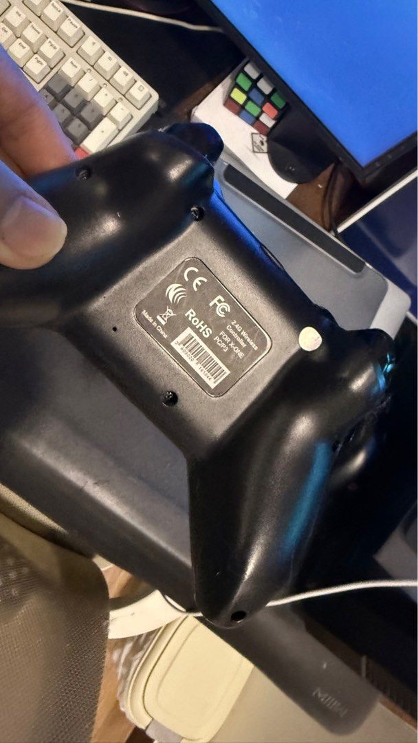 Wireless controller (Category: Controllers) located in Singapore. Submitted by leotighe (Listing ID 1333067206, Image 3). Description: Xbox controller bought from amazon.jp used for several years，in good condition.