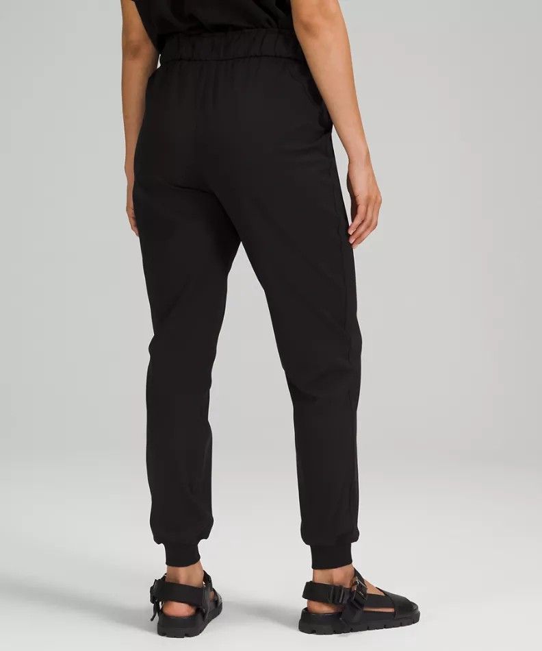 Lululemon high waisted joggers top
